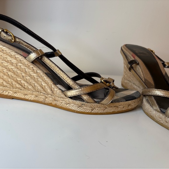 Burberry wedges size 8 - Picture 3 of 3